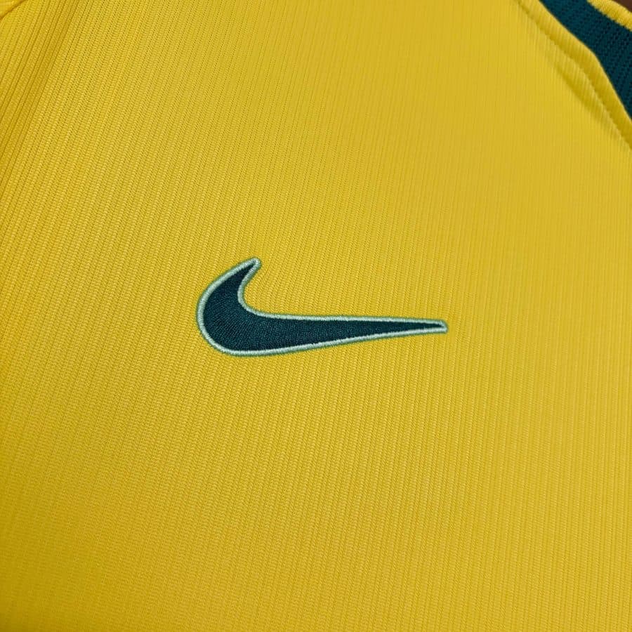 Detalhe do tecido Dry-FIT Nike da camisa Brasil titular